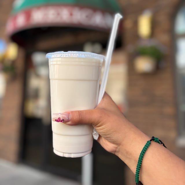 Agua de horchata.